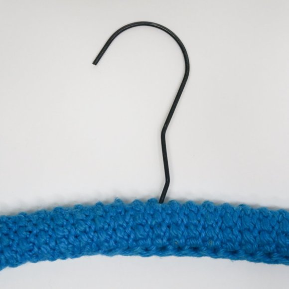 Vintage 60s Blue Crochet "Non Slip" Decorative Clothes Hangers - Picture 7 of 8